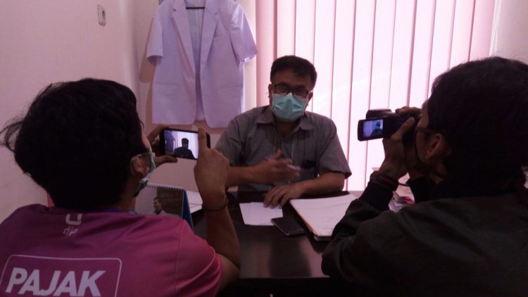 Selain warga, tenaga medis di Sidoarjo juga mengeluhkan sulitnya mendapatkan masker/Foto: Satria.