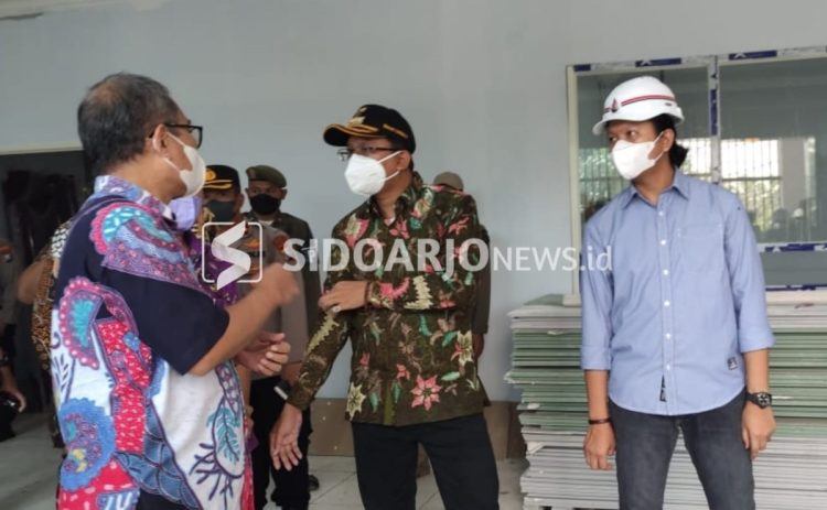 Bupati Ahmad Muhdlor Ali saat melakukan sidak di RSUD Sidoarjo Barat, Selasa, (4/1/2022)/Syaihul Hadi
