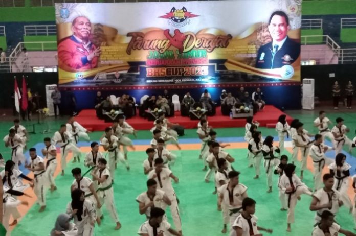 Sebanyak 144 atlet mengikuti acara pembukaan Kejurprov Tarung Drajat BHS Cup 2023 di GOR Sidoarjo / Foto : Ipung Syaiful