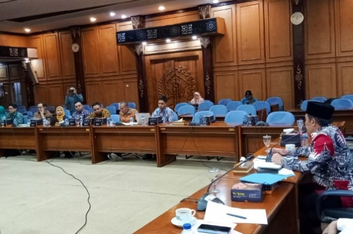 Rapat Komisi A DPRD bersama BKD Sidoarjo terkait penataan pegawai non-ASN / Foto: Ipung Syaiful