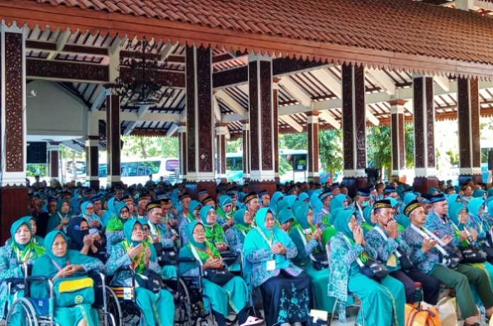 Pemberangkatan jamaah haji asal Sidoarjo di Pendopo Delta Wibawa / Foto : Ipung Syaiful