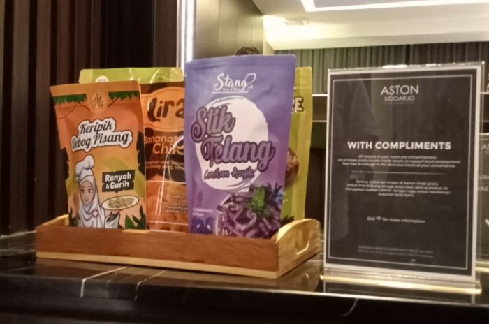 Ruang bisnis bagi UMKM Sidoarjo dengan menyediakan makanan ringan bagi tamu Aston Hotel Sidoarjo / Foto: Ipung Syaiful
