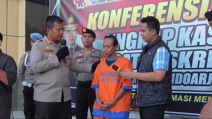 Potret pelaku Heru Purnomo baju oranye / Foto: sidoarjonews.id