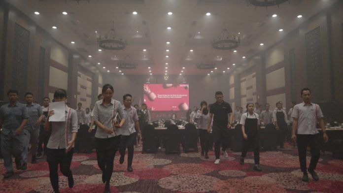 Simulasi pemadaman kebakaran di favehotel Sidoarjo dengan menggandeng Damkar Sidoarjo / Foto: favehotel Sidoarjo for Sidoarjonews.id