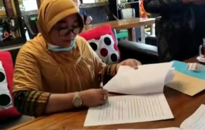 Terdakwa kasus penipuan saat melakukan transaksi dengan korban Siti Aisyah/Foto: Istimewa