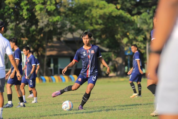 Denny Agus Setiawan saat mengikuti latihan bersama skuad Deltras FC Sidoarjo/Foto: MO Deltras FC