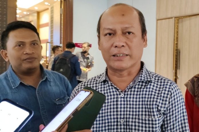 Ketua Bawaslu Sidoarjo Agung Nugraha bersama Moeh Arief komisioner Bawaslu Sidoarjo/Foto: Ipung Syaiful