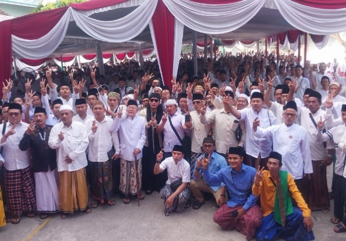 Ribuan kiai kampung di Sidoarjo beri dukungan untuk pasanga capres nomor urut 2 Prabowo Subianto dan Gibran Rakabuming Raka di Ponpes Sabilurrosyad di Jl. Hangtuah, Sidoklumpuk, Sidoarjo/Foto: Ipung Syaiful