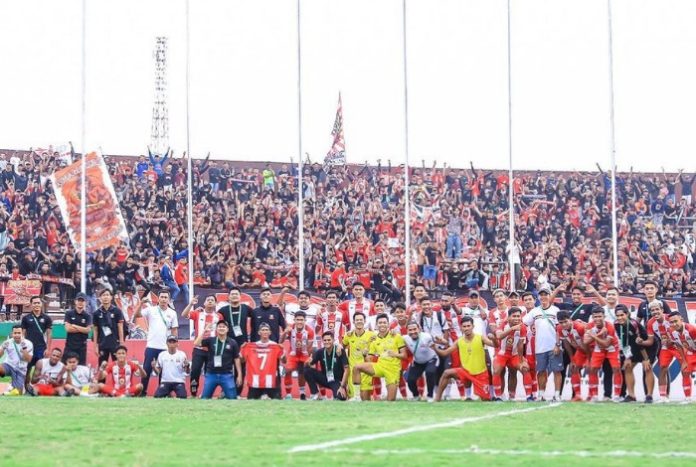 FOTO: Pemain Deltras dan Deltamania saat merayakan kemenangan atas Persijap Jepara sekaligus memastikan diri melaju ke babak 12 besar Liga 2/Foto: Istimewa
