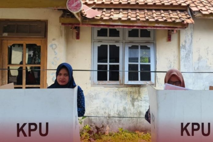 FOTO: KPU Sidoarjo saat melaksanakan simulasi pencoblosan di Desa Suko, Kecamatan Sukodono, Sidoarjo pada beberapa waktu lalu, Foto: Dok. KPU Sidoarjo