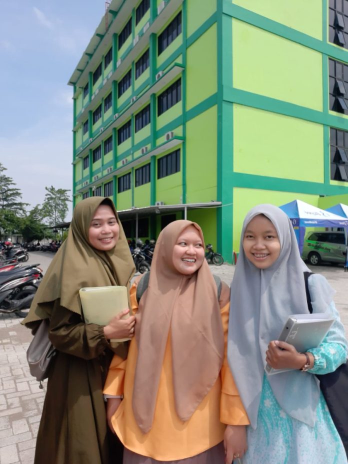 Tim mahasiswa PGSD Unusida yang berhasil juara 3 di Lomba Media Pembelajaran Tingkat Nasional / Foto: istimewa