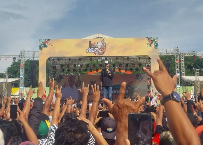 FOTO: Calon Presiden nomor urut 03 Ganjar Pranowo saat orasi politik dihadapan puluhan ribu pendukungnya di Stadion Gelora Delta Sidoarjo/Foto: Ipung Syaiful