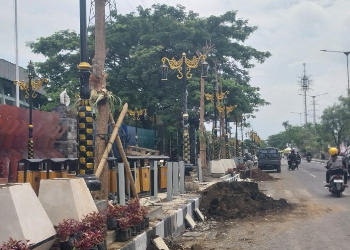 FOTO: Kondisi sisi barat trotoar GOR Sidoarjo/Foto; Ipung Syaiful