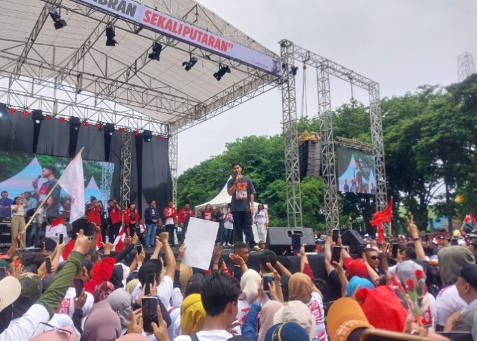 Ketum PSI Kaesang Pangarep saat berkampanye di GOR Sidoarjo/Foto: Ipung Syaiful