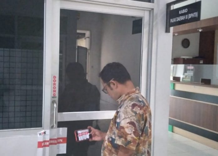 Salah satu ruangan Kabid BPPD Sidoarjo yang tersegel KPK/Foto: Ipung Syaiful