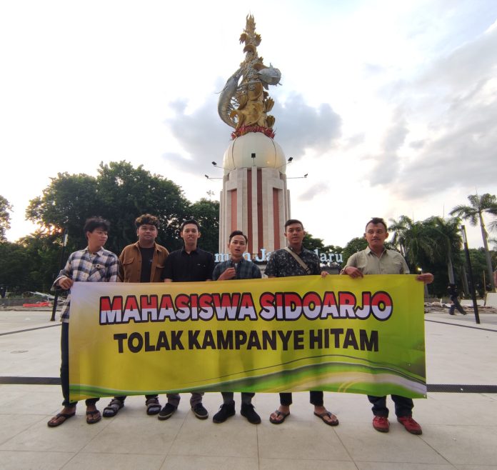 BEM Umsida saat deklarasi tolak kampanye hitam di Sidoarjo/Foto : Ipung Syaiful
