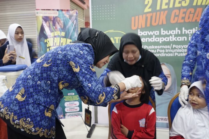 Pemberian vaksin Sub PIN Polio putaran kedua di Lippo Mall Sidoarjo/Foto: Istimewa