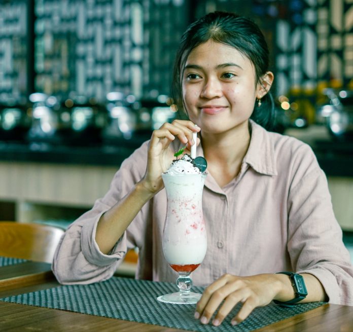 Sweet Like Strawberry., minuman ini terbuat dari perpaduan buah strawberry dan susu segar / foto: favehotelsidoarjo