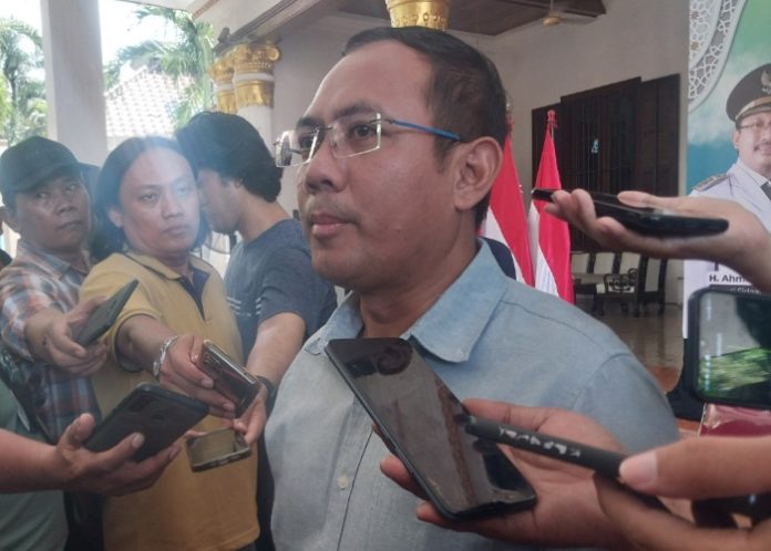 Penasehat Hukum Ahmad Muhdlor, Mustofa Abidin SH MH saat konfrensi pers di Pendopo Delta Wibawa/Foto: Ipung Syaiful