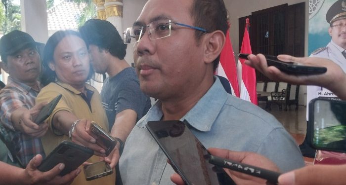Penasehat Hukum Ahmad Muhdlor, Mustofa Abidin SH MH saat konfrensi pers di Pendopo Delta Wibawa/Foto: Ipung Syaiful