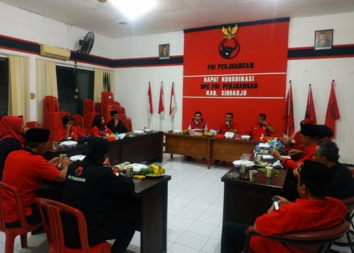 DPC PDI Perjuangan Sidoarjo saat rapat pembentukan tim penjaringan pendaftaran bakal calon di Pilkada 2024/Foto: Ipung Syaiful