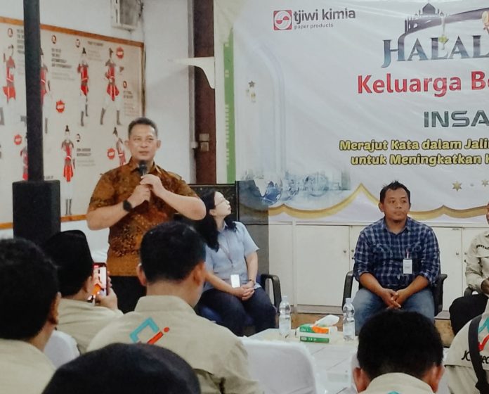 Public Affair and License Manager PT Pabrik Kertas Tjiwi Kimia Tbk, Beny Haryawan saat halal bihalal bersama insan media/Foto: Ipung Syaiful