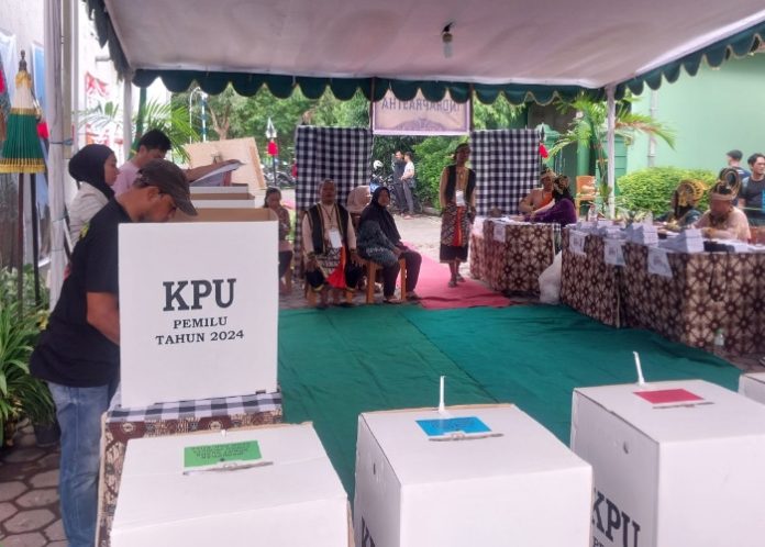 Warga Sidoarjo saat melaksanakan pencoblosan di Pemilu 2024 lalu, Foto: Ipung Syaiful