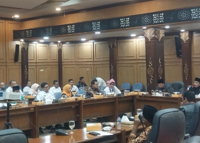 DPRD Sidoarjo bersama Pemkab Sidoarjo saat evaluasi mutasi jabatan yang dilakukan pada 27 April lalu/Foto: Ipung Syaiful