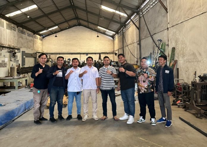Muh Zakaria Dimas Pratama Ketua Terpilih BPC HIPMI Sidoarjo bersama tim saat melakukan visitasi bisnis calon anggota Hipmi Kota Delta/Foto: Dok. Muh Zakaria Dimas Pratama