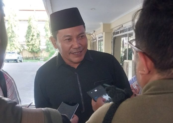 Plt Bupati Sidoarjo Subandi saat diwawancarai awak media/Foto: Ipung Syaiful