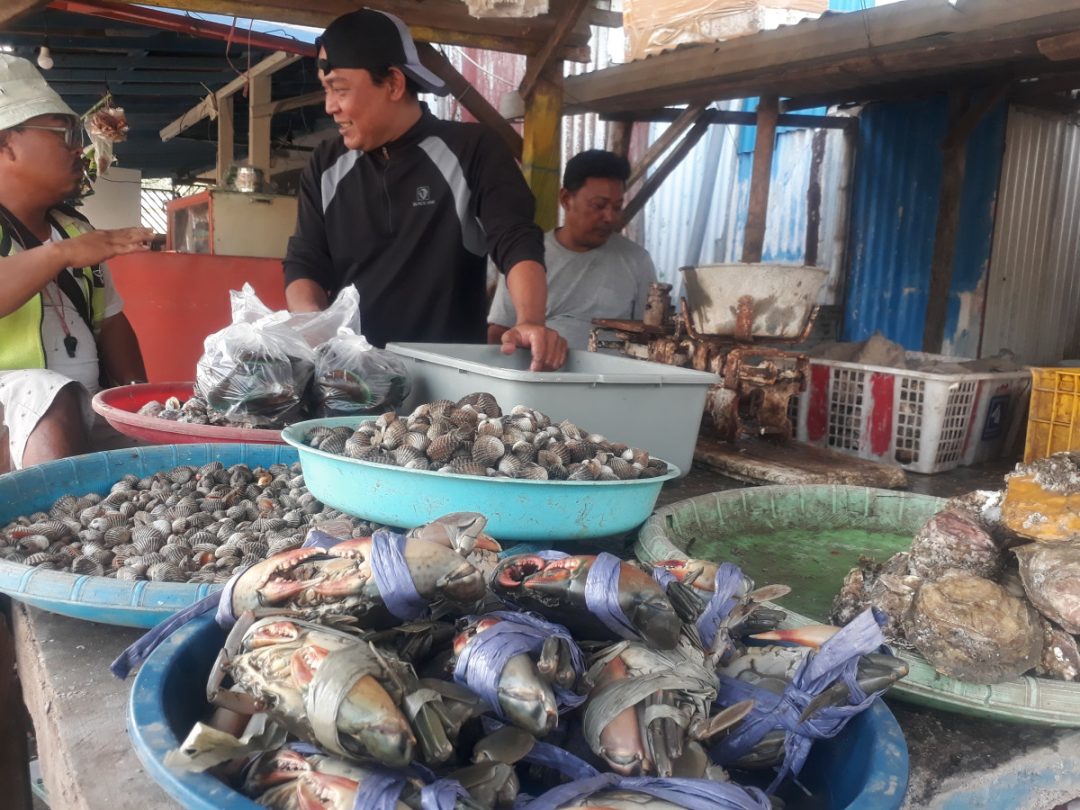 Tangkapan Ikan Menurun, Pedagang di TPI Sedati Beralih Jualan Kerang dan Kepiting