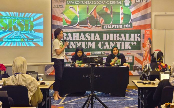 dr Lidya saat memberikan materi kepada peserta seminar Rahasia Dibalik Senyum Cantik’ digelar di Luminor Hotel Sidoarjo, Minggu, (28/07/2024) / Foto: istimewa