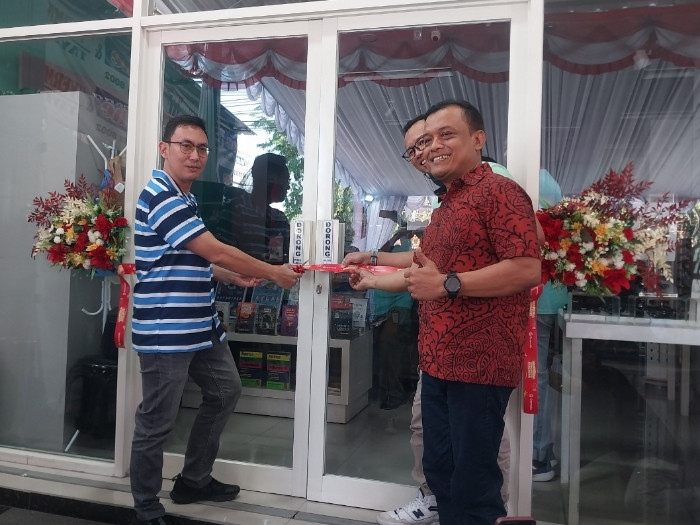 Diawali Wakaf Al-Quran dan Donasi Buku, Gramedia Resmikan Gerai Terbarunya di Jalan Pahlawan Sidoarjo