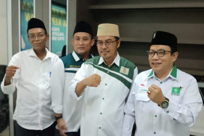 Plt DPC PKB Sidoarjo, Abdillah Nasih (tengah) didampingi H Usman, Muzayin dan Pujiono usai rapat pleno/Foto: Ipung Syaiful