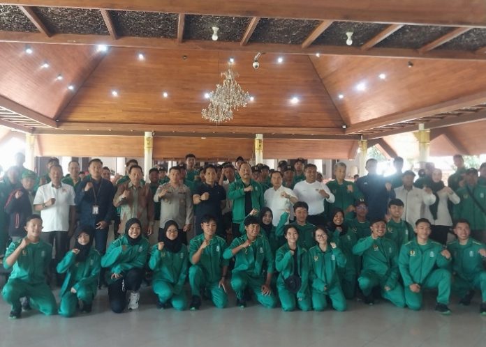Pelepasan atlet asal Sidoarjo yang bakal berlaga di PON XXI/2024 di Aceh-Sumut/Foto: Ipung Syaiful