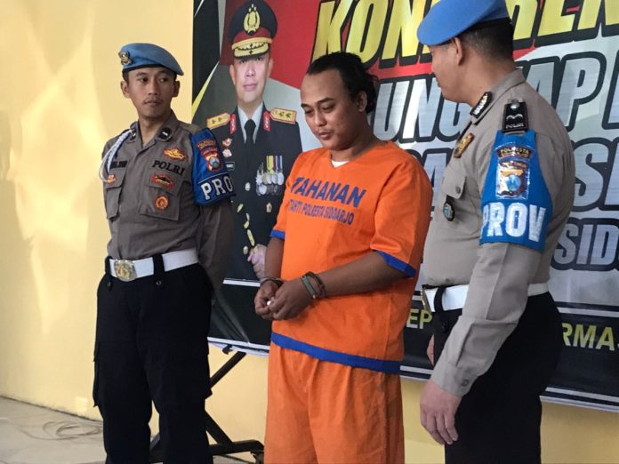 Pelaku BP saat gelaran pers rilis di Mapolresta Sidoarjo / Foto : Hnf