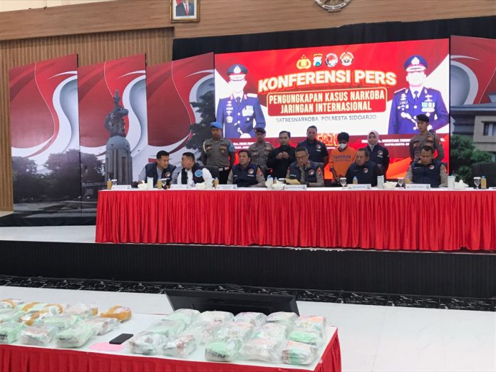 Gelaran pers rilis ungkap kasus di Gedung Serbaguna Mapolresta Sidoarjo / Foto : Hnf