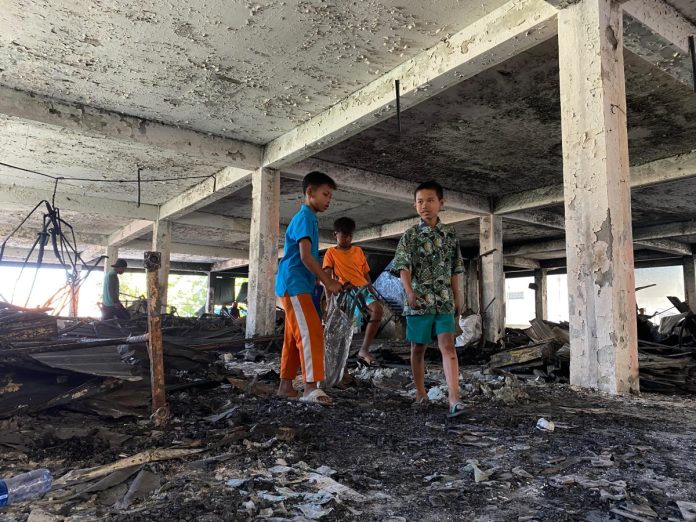 salah satu kios yang ludes terbakar di Pasar Krian / Foto : istimewa