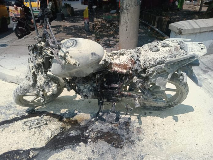 Potret sepeda motor korban yang terbakar. Foto : istimewa