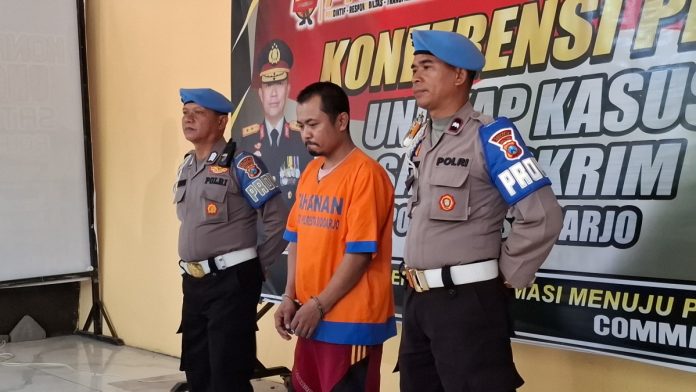 Tampang pelaku begal payudara saat di Polresta Sidoarjo / Foto: Hnf