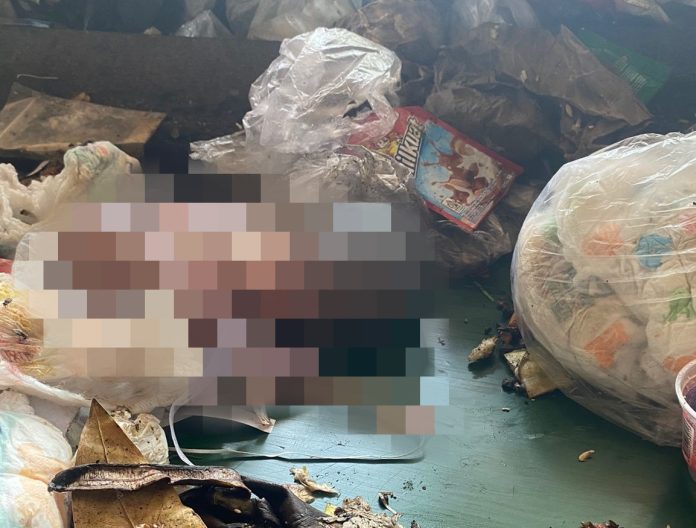 Jasad bayi saat ditemukan oleh pemilah sampah /Foto : istimewa