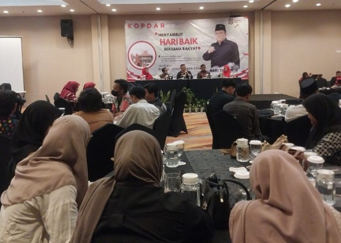 Hari Yulianto Anggota DPRD Jatim Fraksi PDIP saat menjadi pembicara di Kopdar Suara Pemudu di salah satu hotel di Kawasan Waru Sidoarjo/Foto: Ipung Syaiful