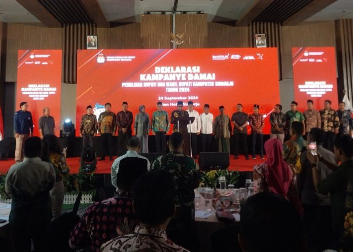 Ketua KPU Sidoarjo Fauzan Adhim memimpin Deklarasi Kampanye Damai Pilkada 2024/Foto: Ipung Syaiful