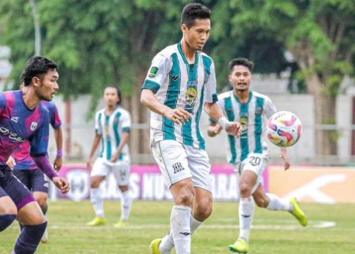 Pemain Deltras saat melewati hadangan RANS Nusantara dalam laga lanjutan Liga 2/Foto: Dok. Deltras FC