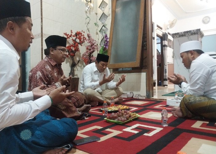 Calon Bupati Sidoarjo Subandi Sowan Ke Para Kiai NU di Taman
