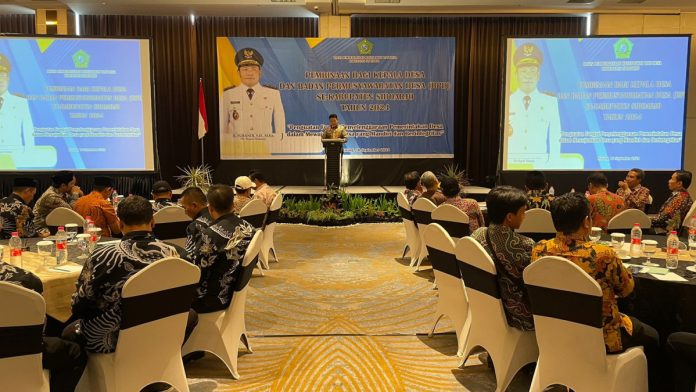 Plt Bupati Sidoarjo, Subandi, saat menghadiri bimtek kepala desa dan BPD Sidoarjo di Malang/Foto: Istimewa