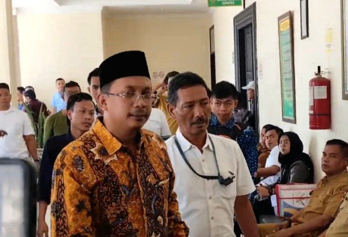 Mantan Bupati Sidoarjo, Ahmad Muhdlor Ali, saat sidang dakwaan kasus Korupsi BPPD di Tipikor Surabaya/Foto: Ipung Syaiful