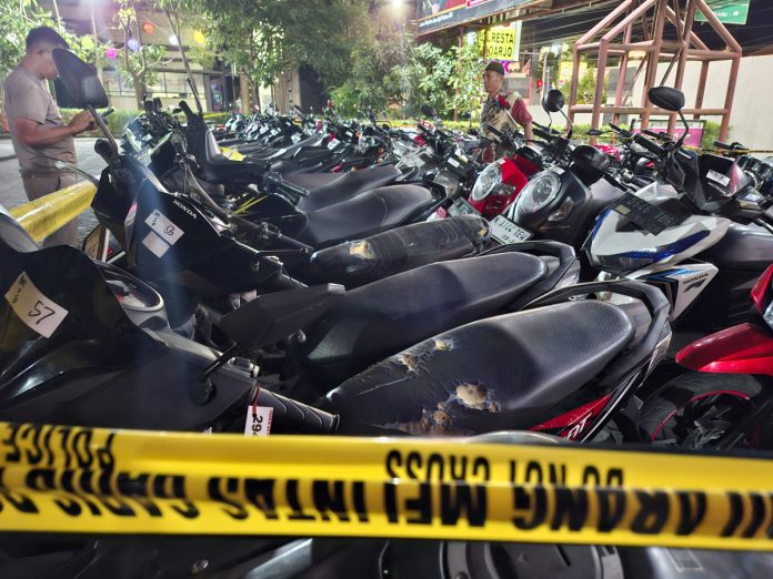 Para remaja pelanggar saat dilakukan penilangan / Foto : Hnf