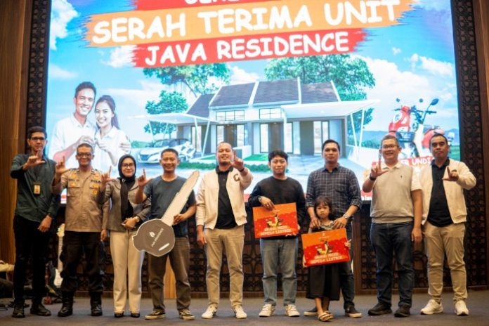 Serah terima unit Java Residence cluster 2 Krian, Sidoarjo dilakukan secara simbolis kepada para user atau pembeli/Foto: Ipung Syaiful