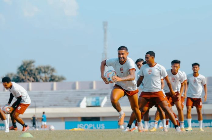 Pemain Deltras FC saat sesi latihan / Foto: istimewa